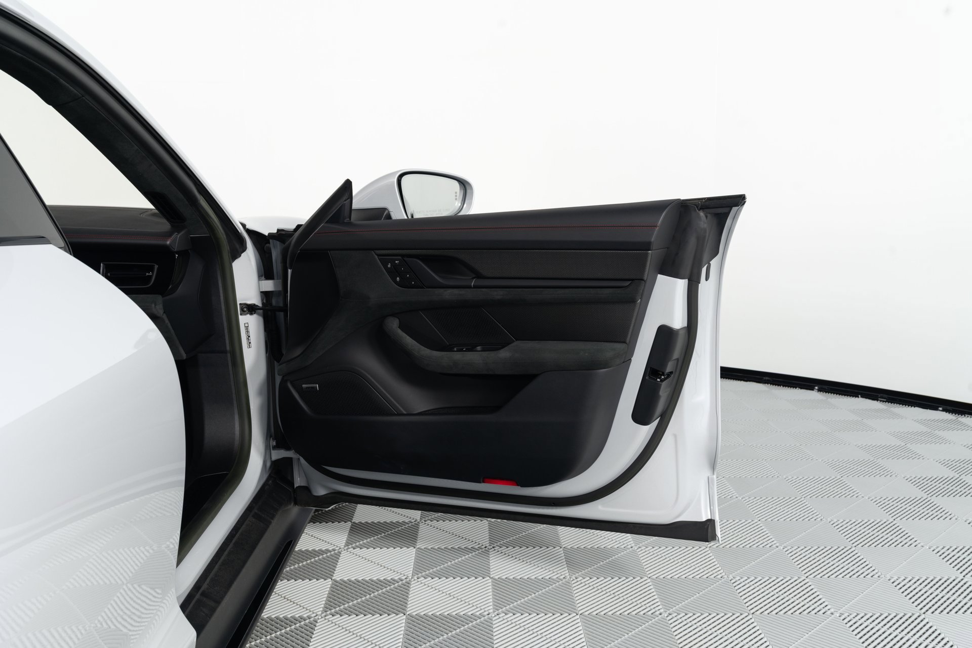 Used 2023 Porsche Taycan GTS AWD/4WD image 17