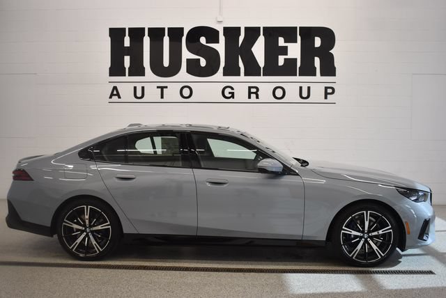New 2027 BMW 530i xDrive w/ M Sport Package AWD/4WD image 2
