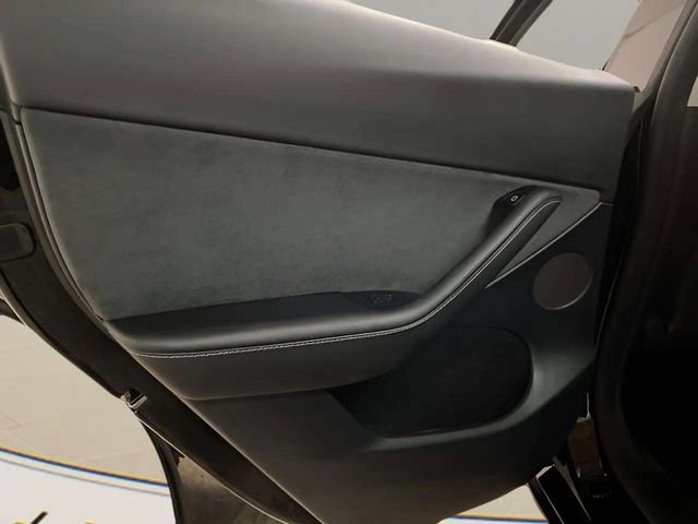 Used 2023 Tesla Model Y Performance image 17