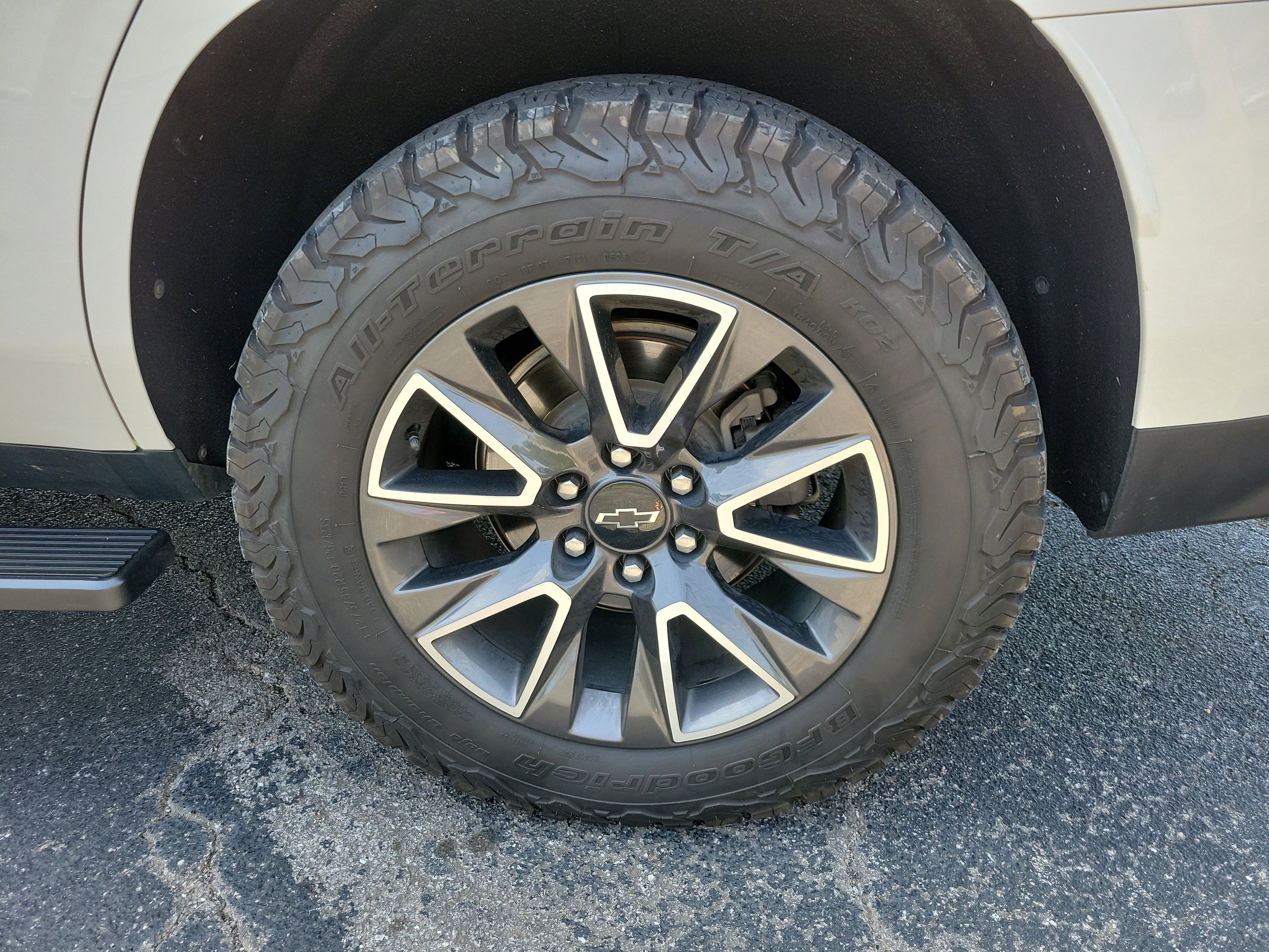 Used 2022 Chevrolet Tahoe Z71 w/ Luxury Package AWD/4WD image 38