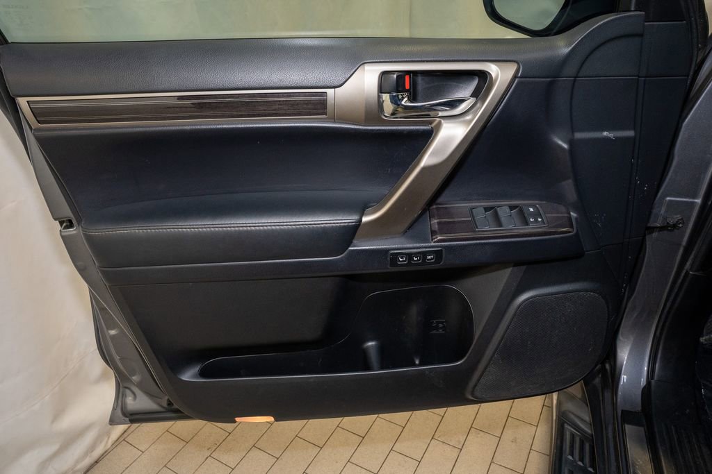Used 2020 Lexus GX 460 Premium image 12
