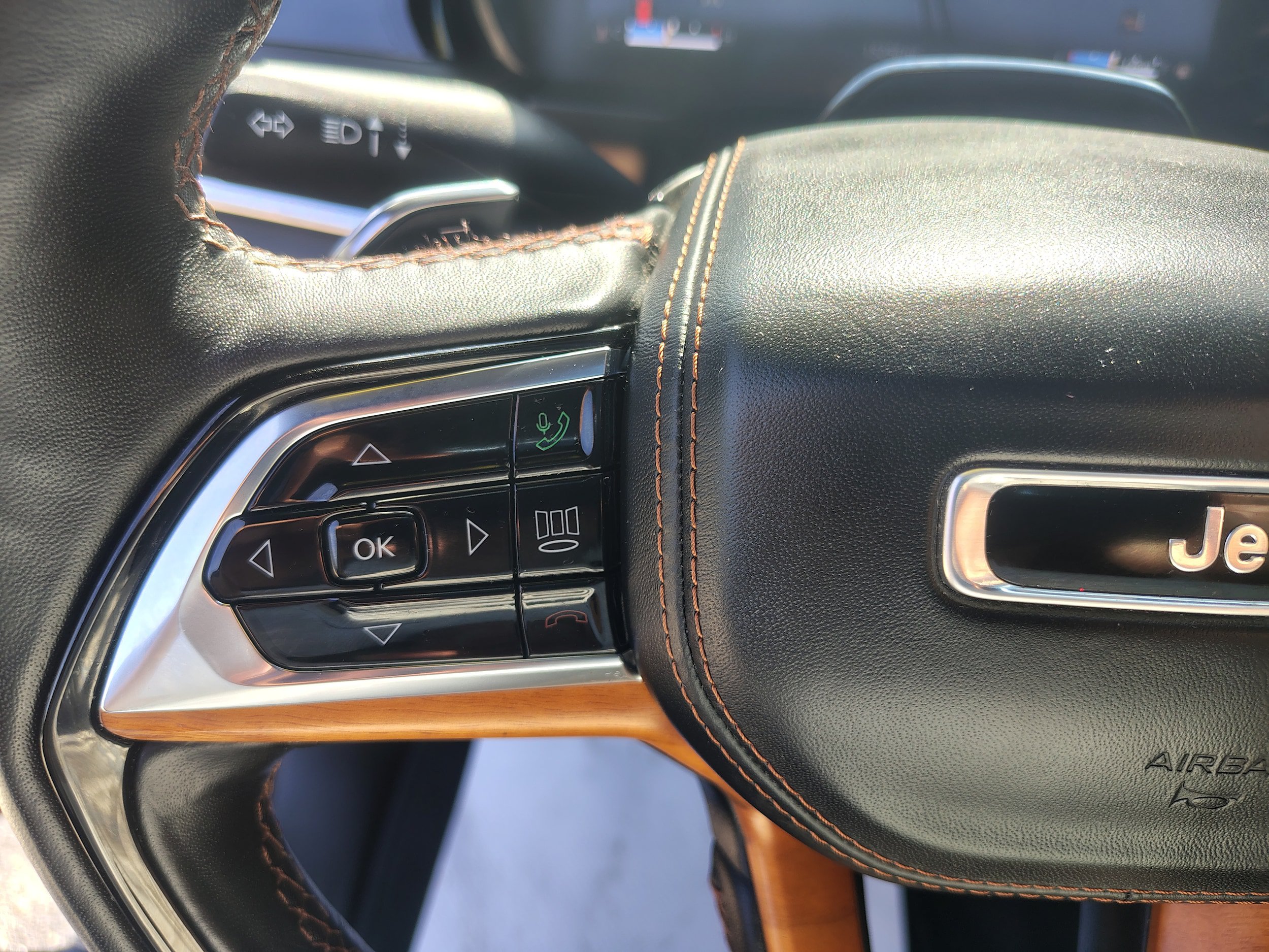 Certified 2025 Jeep Grand Cherokee L Summit AWD/4WD image 39