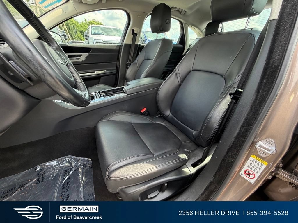 Used 2017 Jaguar XF Premium AWD/4WD image 15
