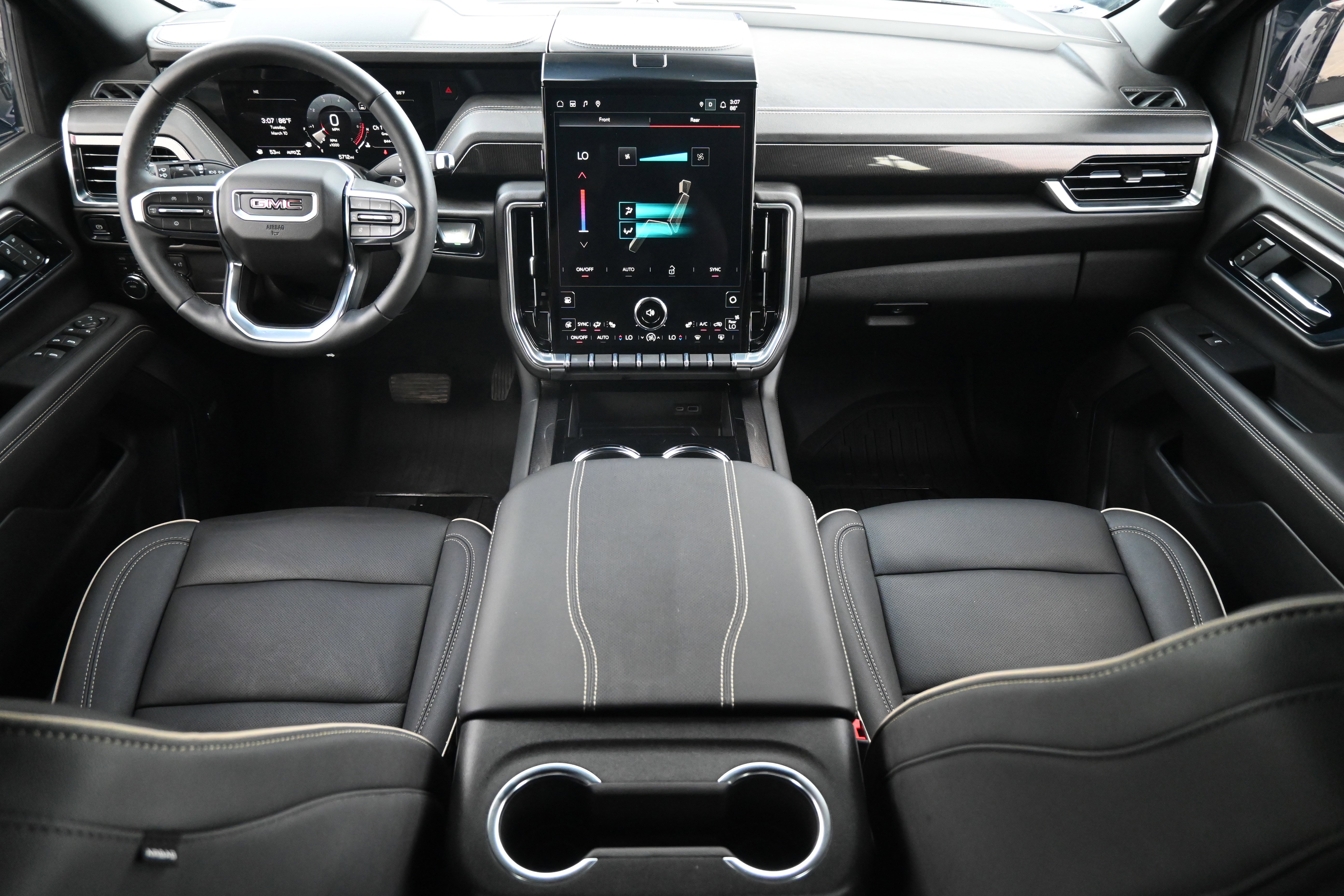 Used 2025 GMC Yukon Elevation w/ LPO, Floor Liner Package image 3