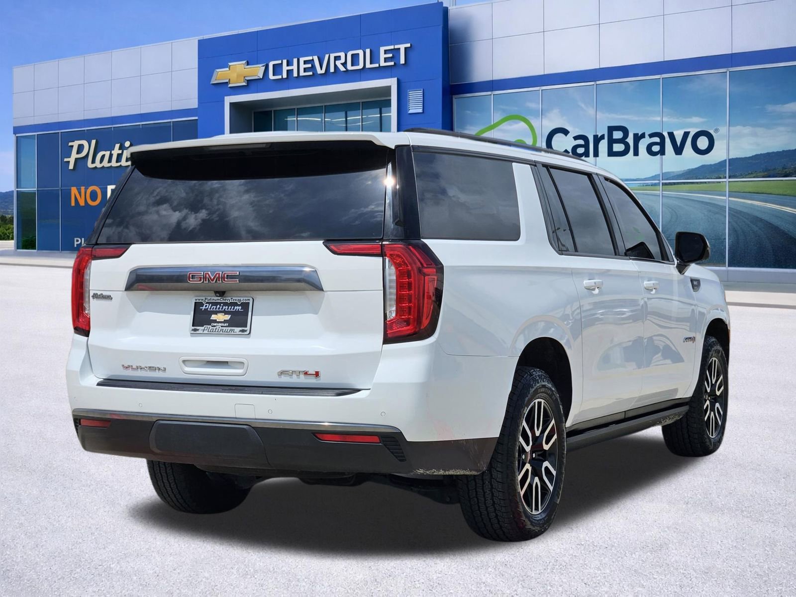 Used 2024 GMC Yukon XL AT4 w/ AT4 Premium Package AWD/4WD image 5