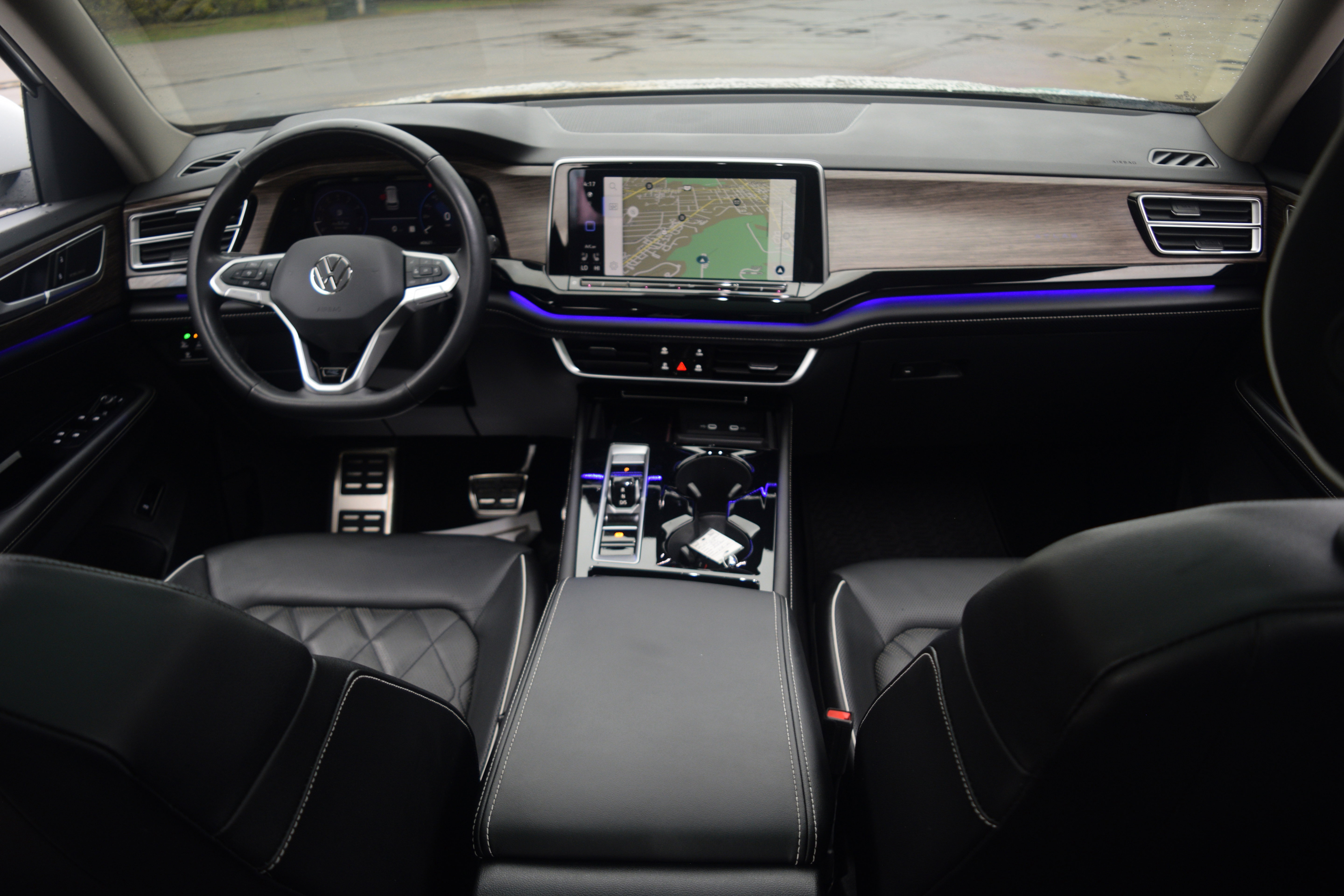 Used 2024 Volkswagen Atlas SEL Premium R-Line image 9
