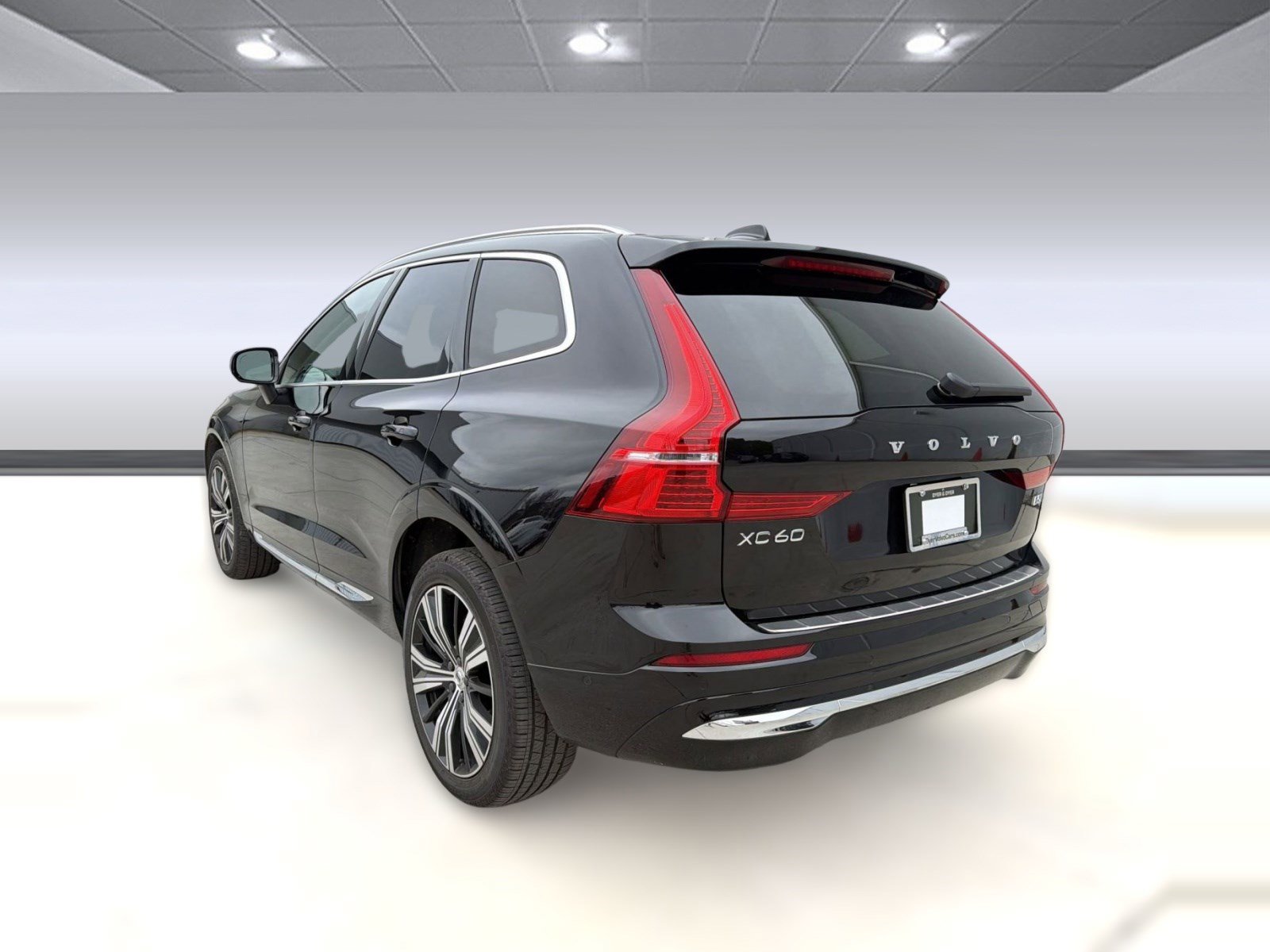 Certified 2023 Volvo XC60 B5 Plus w/ Climate Package AWD/4WD image 3