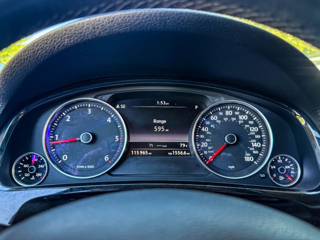 Used 2013 Volkswagen Touareg Sport image 25