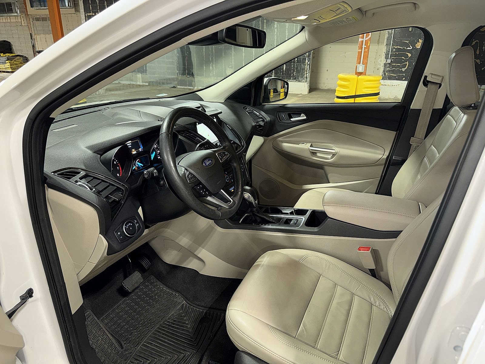 Used 2018 Ford Escape Titanium w/ Ford Safe & Smart Package AWD/4WD image 30