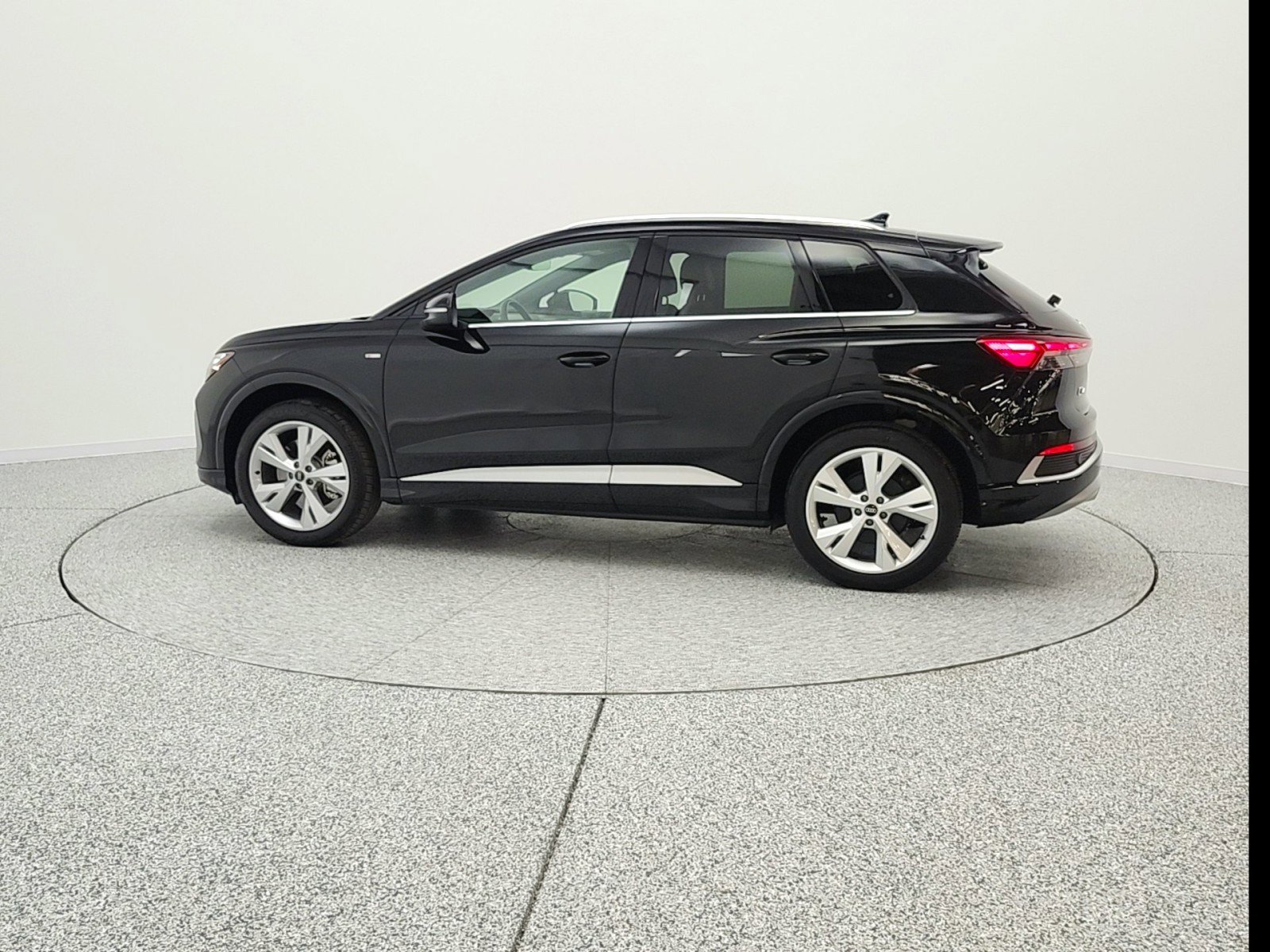 Used 2023 Audi Q4 e-tron Prestige w/ 20" Wheel Package image 8