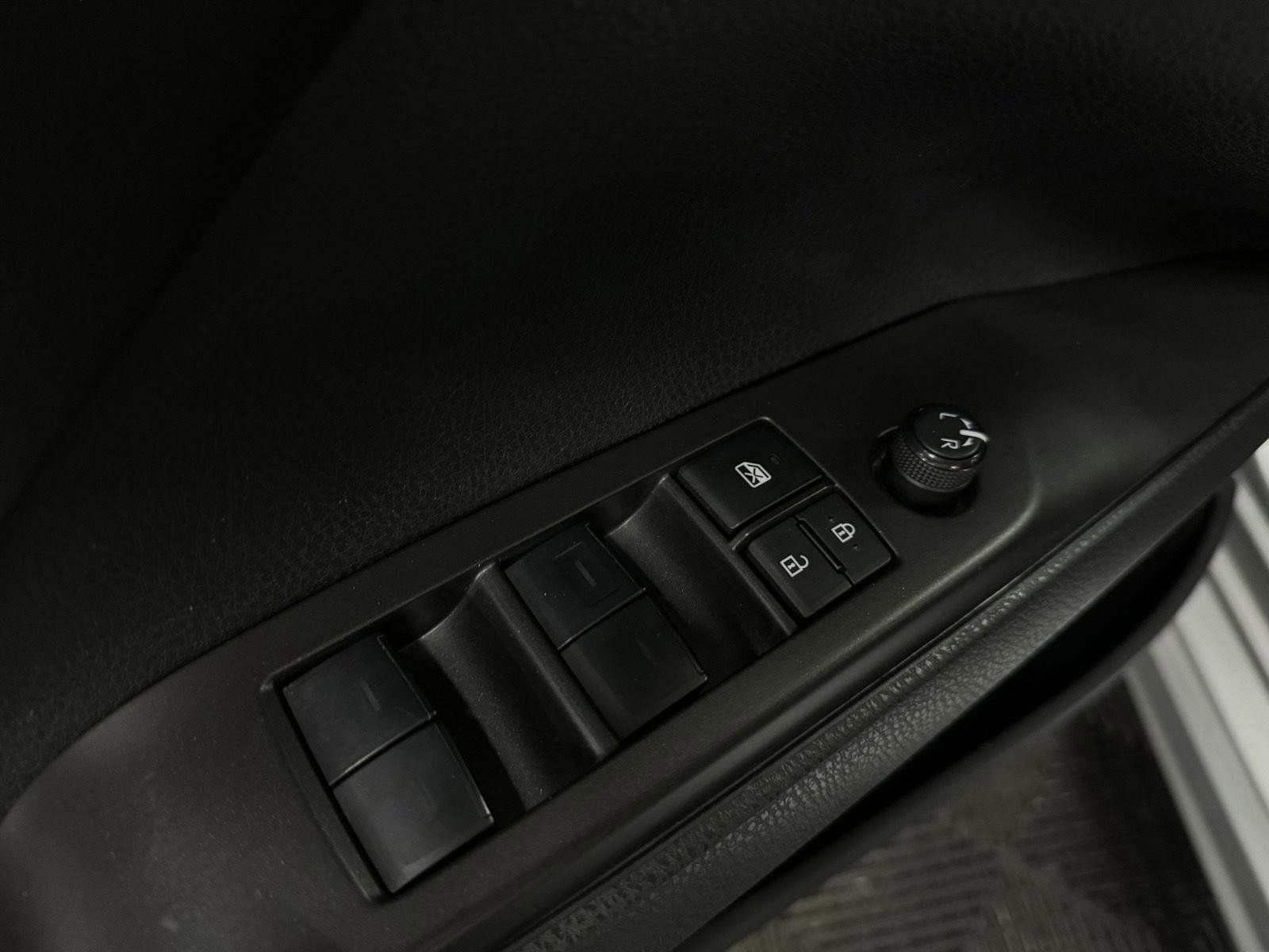 Used 2023 Toyota Camry SE image 19