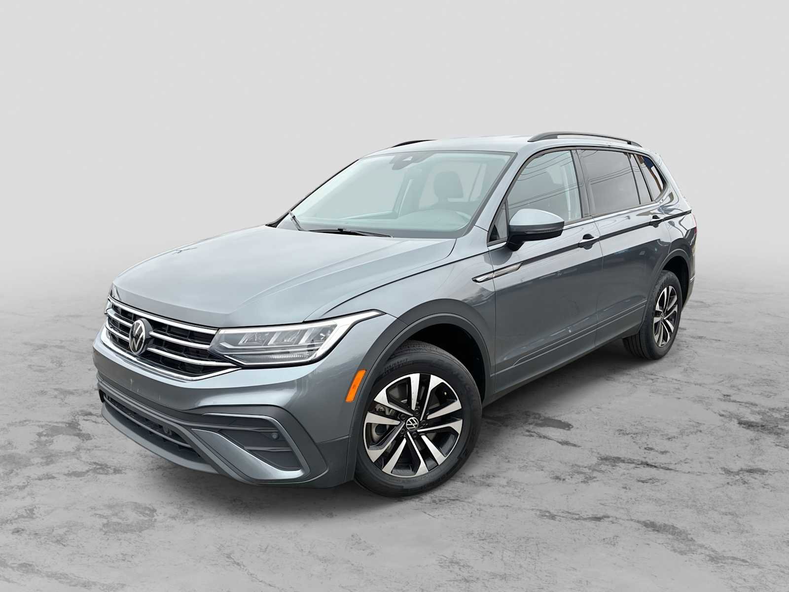 Used 2023 Volkswagen Tiguan S image 1