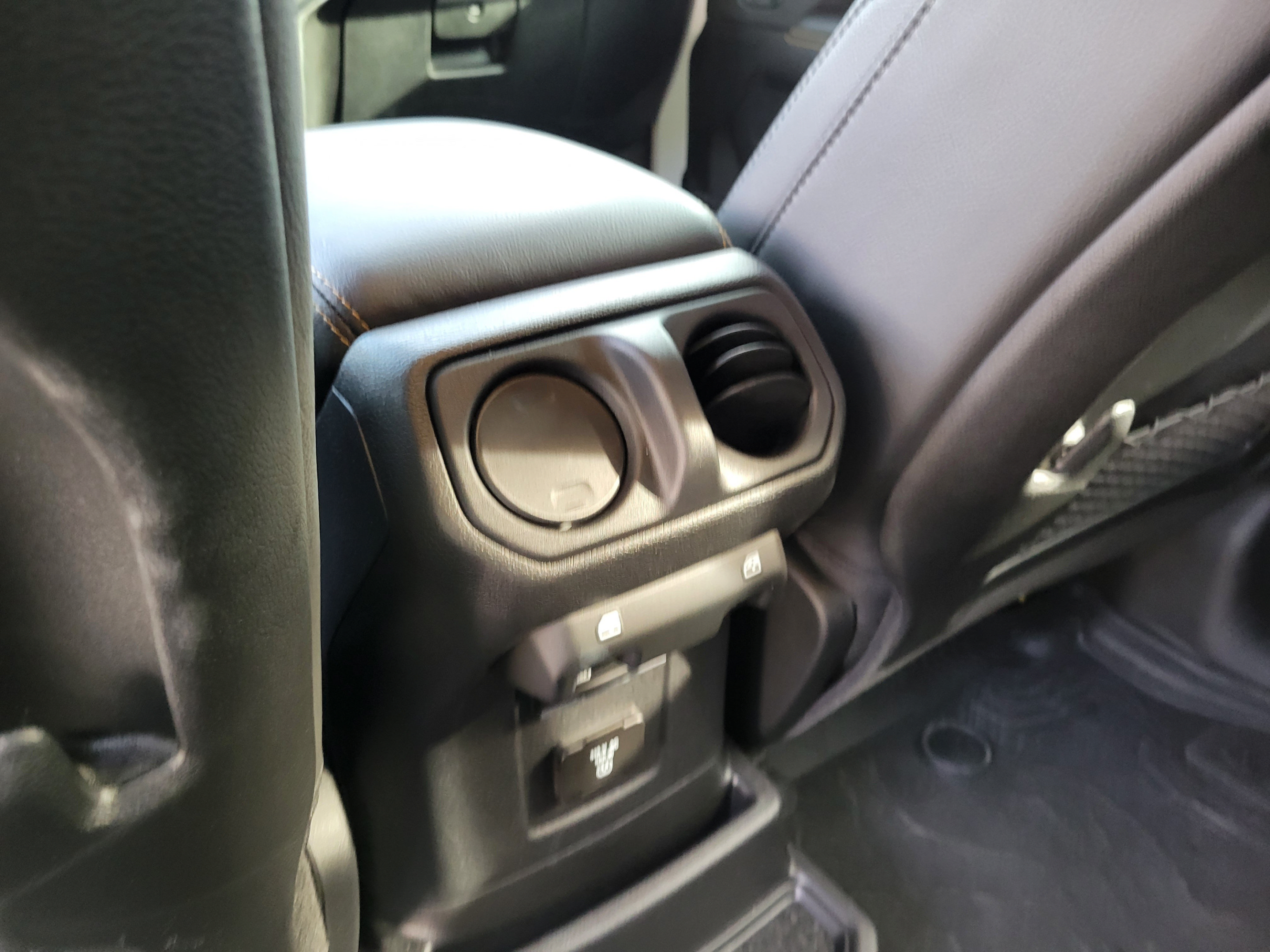 Used 2026 Jeep Wrangler Unlimited Sahara AWD/4WD image 11