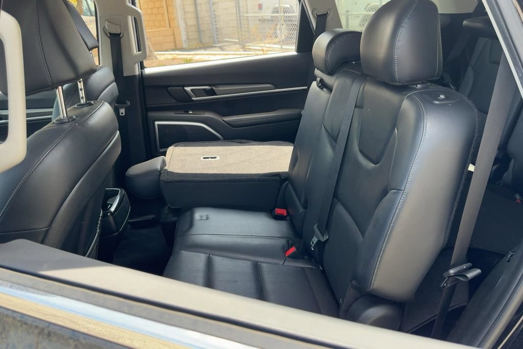 Used 2022 Kia Telluride LX FWD image 12