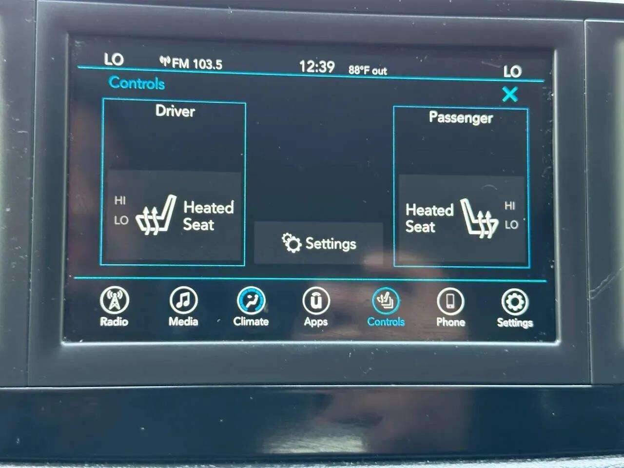 Used 2018 Chrysler Pacifica Touring-L image 22