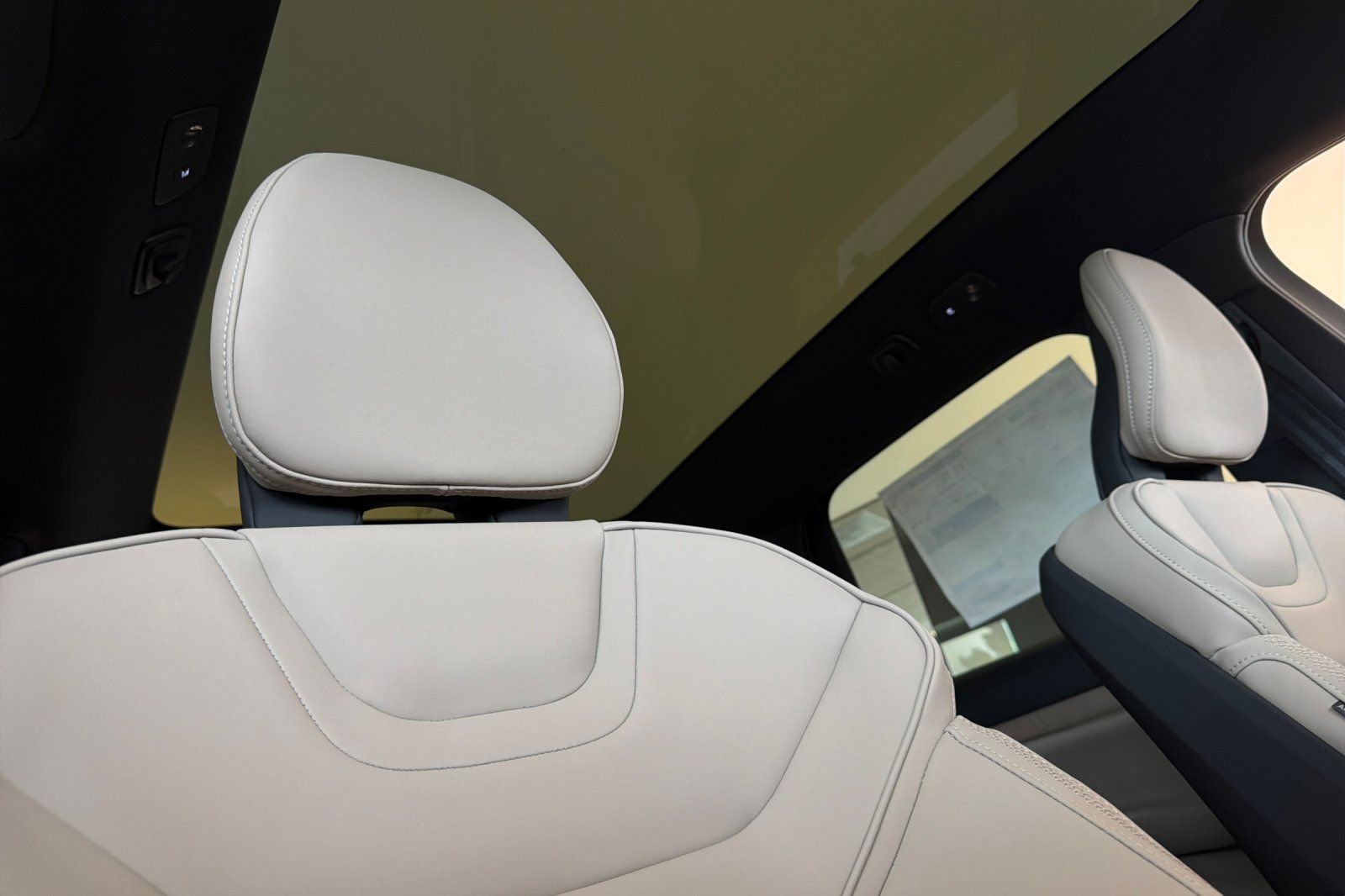 New 2026 Volvo EX90 Plus RWD image 18