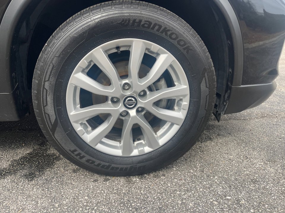 Used 2019 Nissan Rogue SV image 25