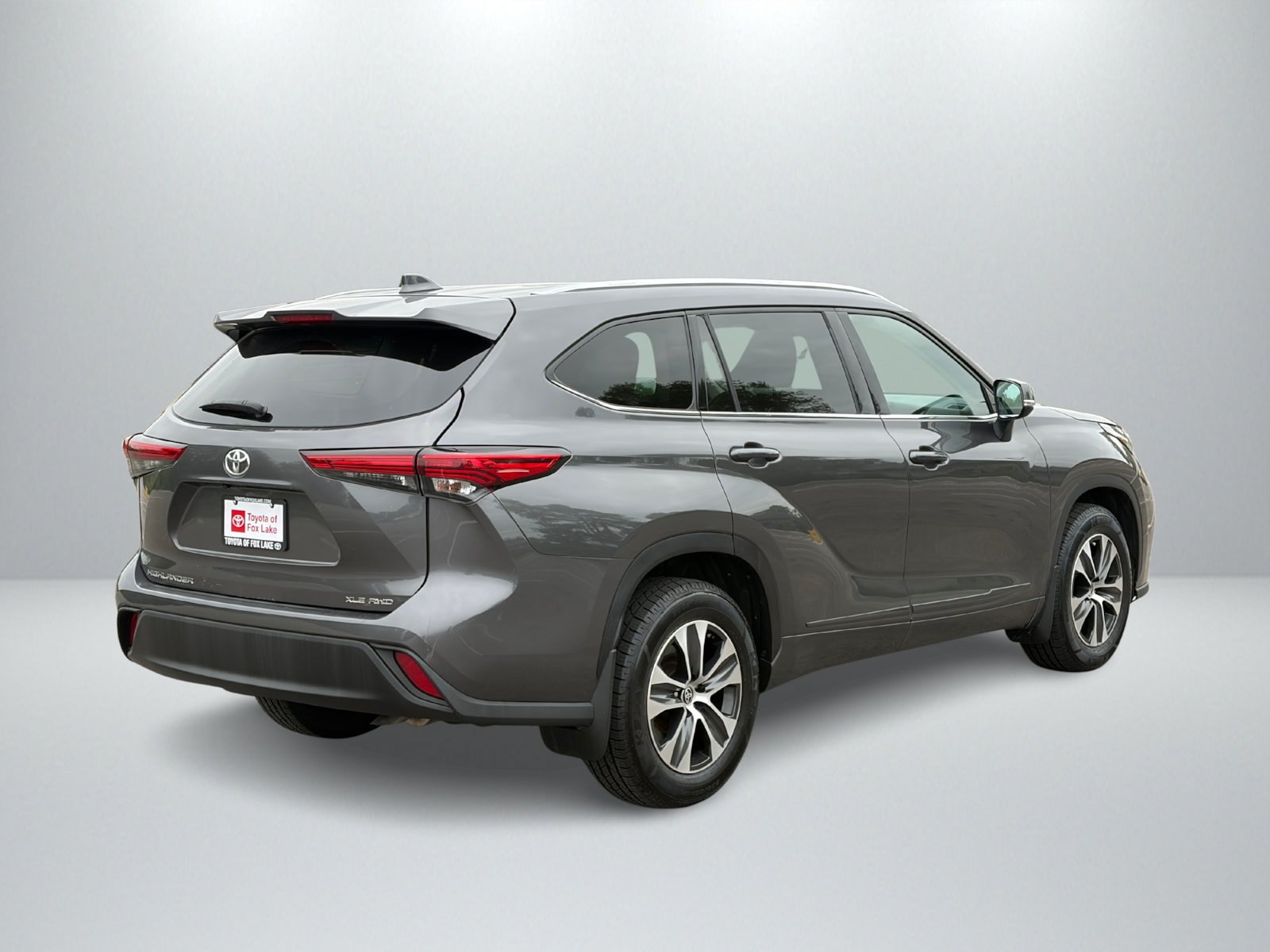 Used 2021 Toyota Highlander XLE AWD/4WD image 5