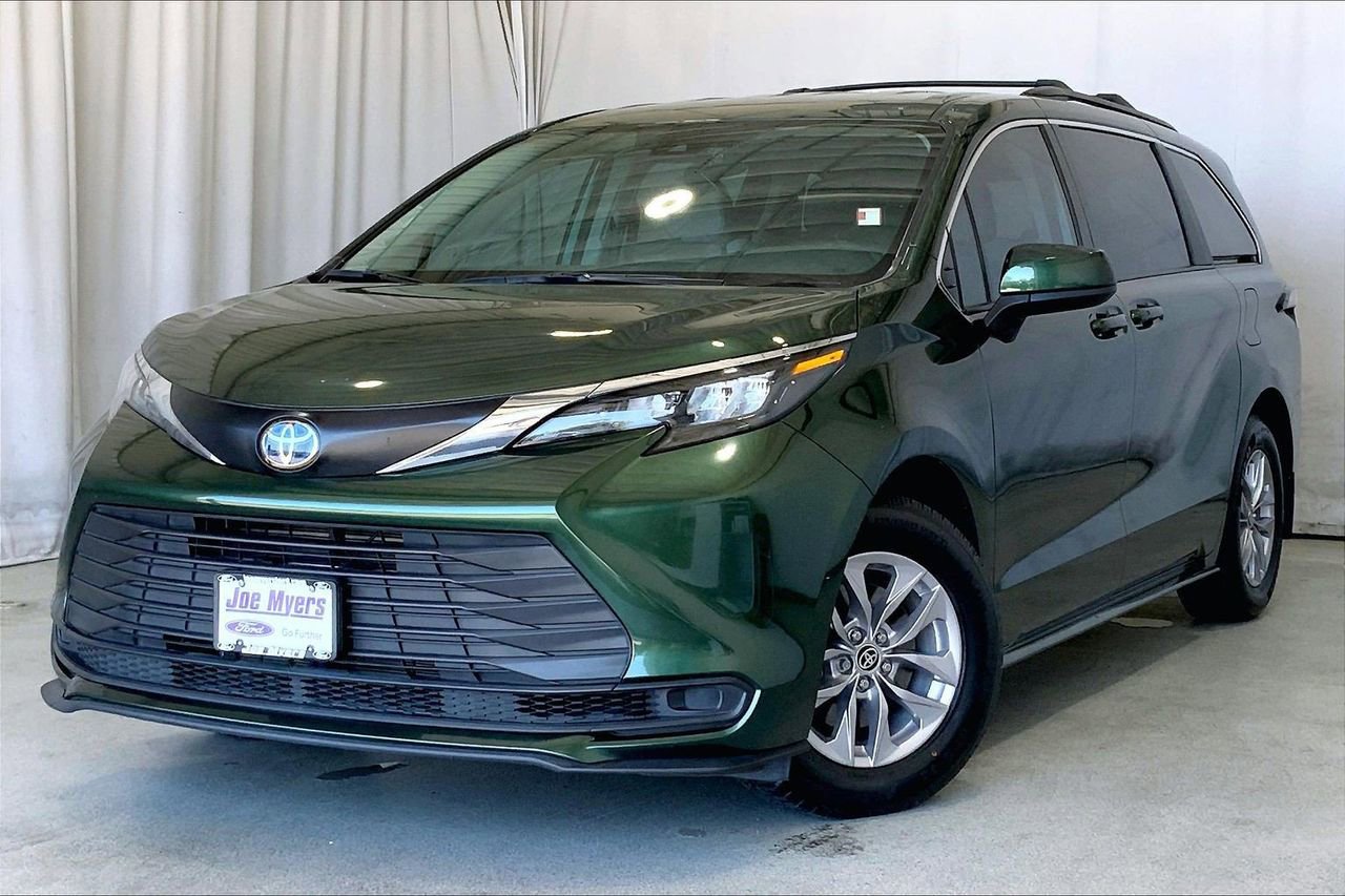 Used 2024 Toyota Sienna LE image 12