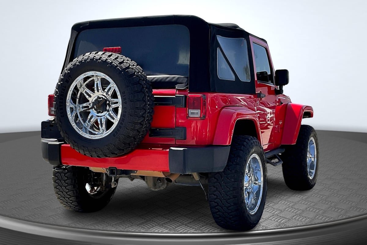 Used 2016 Jeep Wrangler Sahara w/ Connectivity Group AWD/4WD image 9