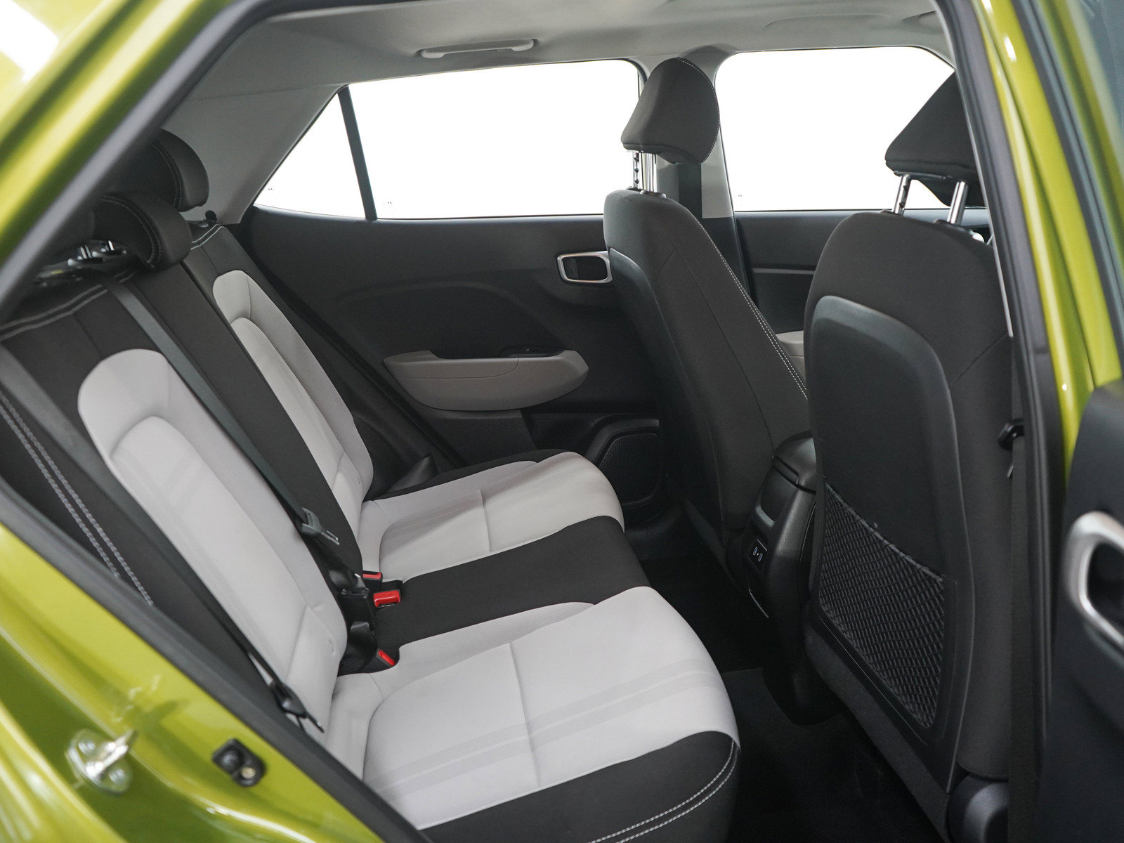 Used 2024 Hyundai Venue SEL FWD image 12