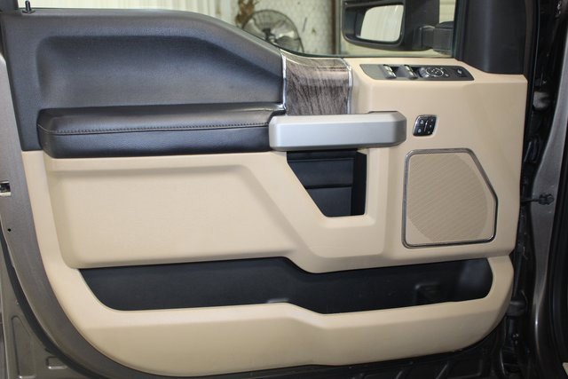 Used 2019 Ford F250 Lariat w/ Chrome Package image 9