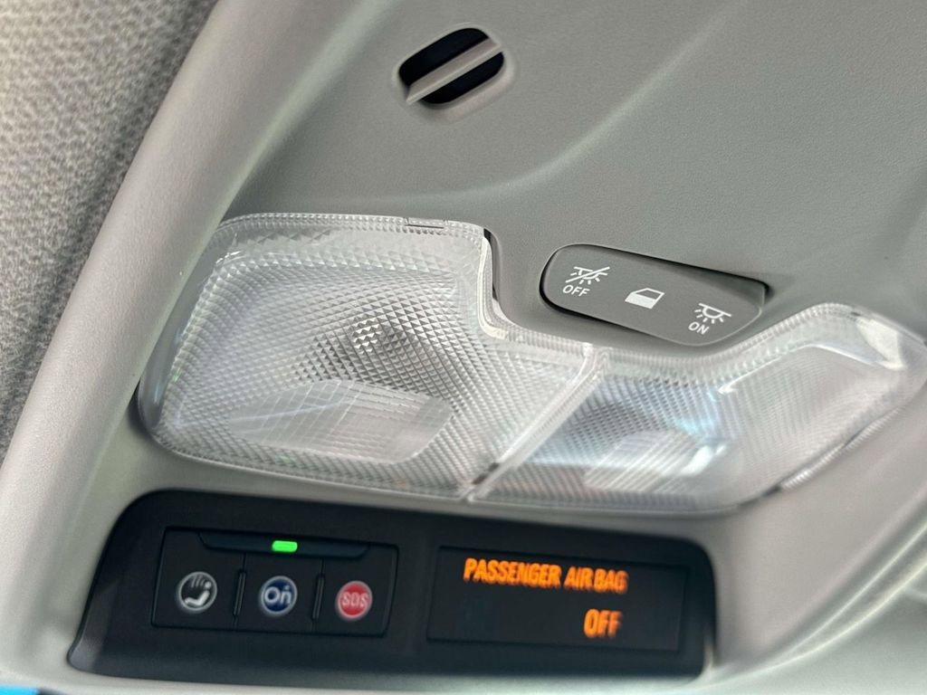 Used 2020 Chevrolet Bolt Premier w/ Infotainment Package FWD image 30