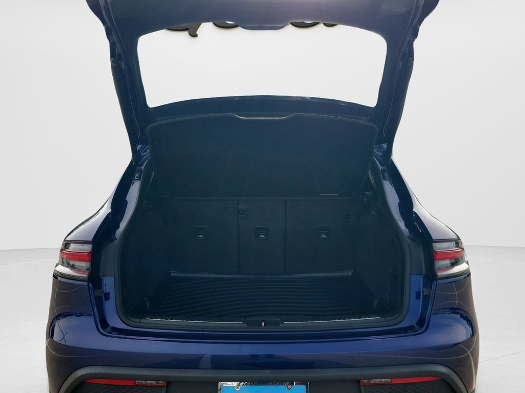 Used 2022 Porsche Macan AWD/4WD image 9