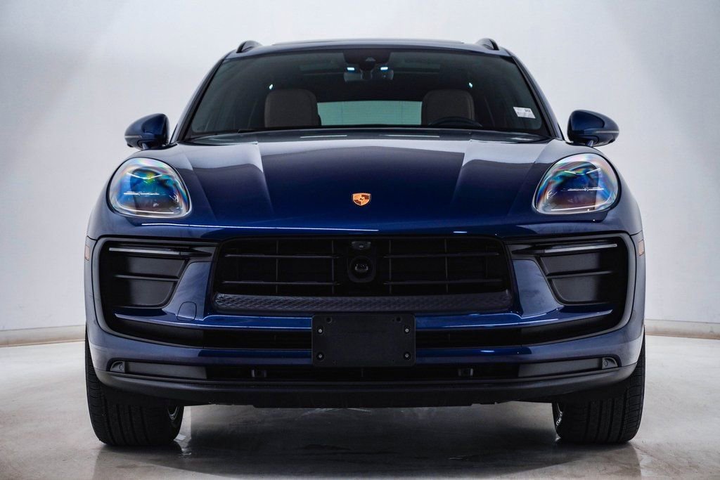 Certified 2025 Porsche Macan image 6