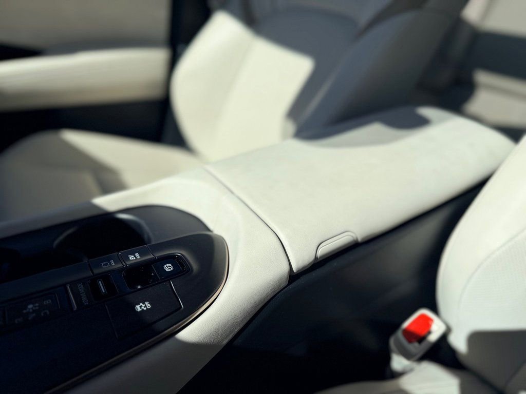 Used 2023 Toyota Crown Limited image 22