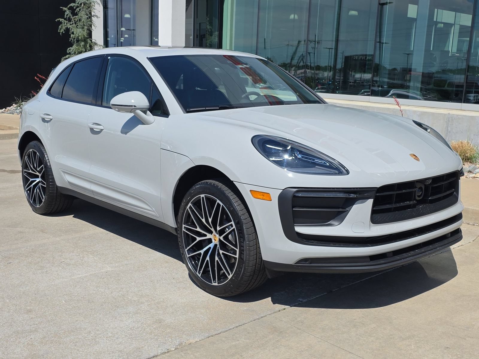 New 2026 Porsche Macan AWD/4WD image 9
