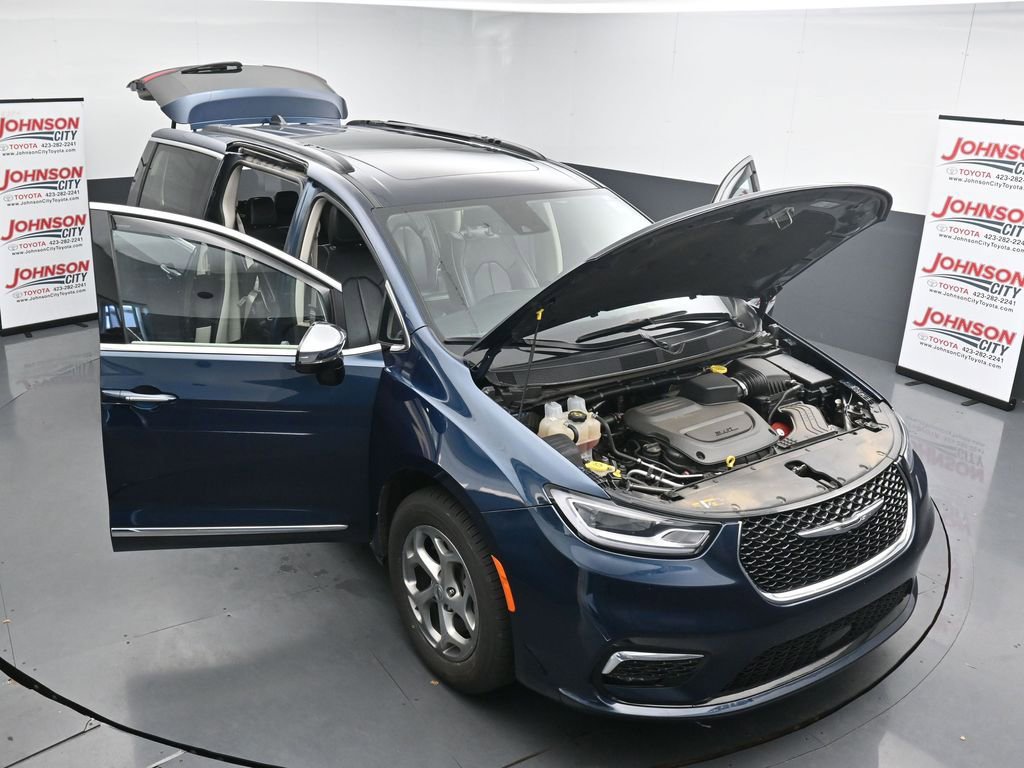 Used 2023 Chrysler Pacifica Limited image 25