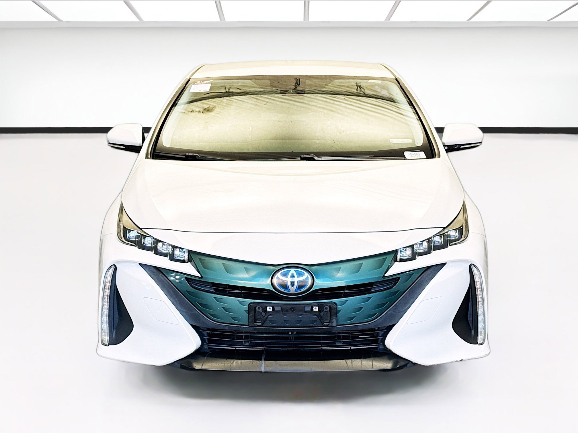 Used 2018 Toyota Prius Prime Premium image 2