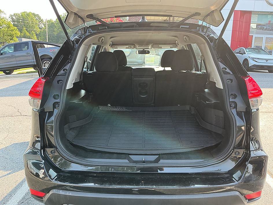 Used 2017 Nissan Rogue S AWD/4WD image 26