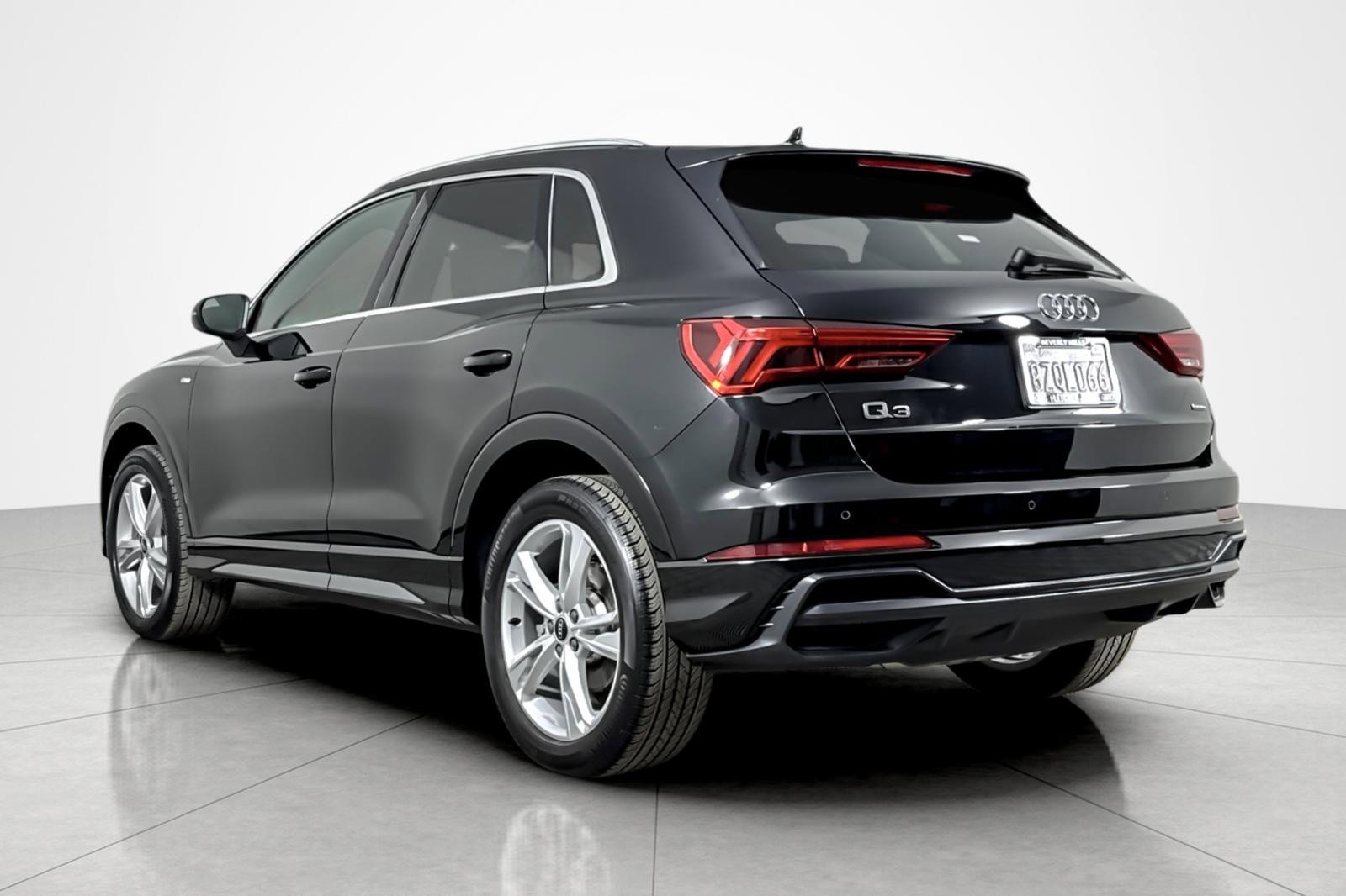 Used 2022 Audi Q3 2.0T Premium Plus image 3