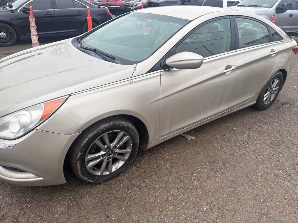 Used 2011 Hyundai Sonata GLS FWD image 2