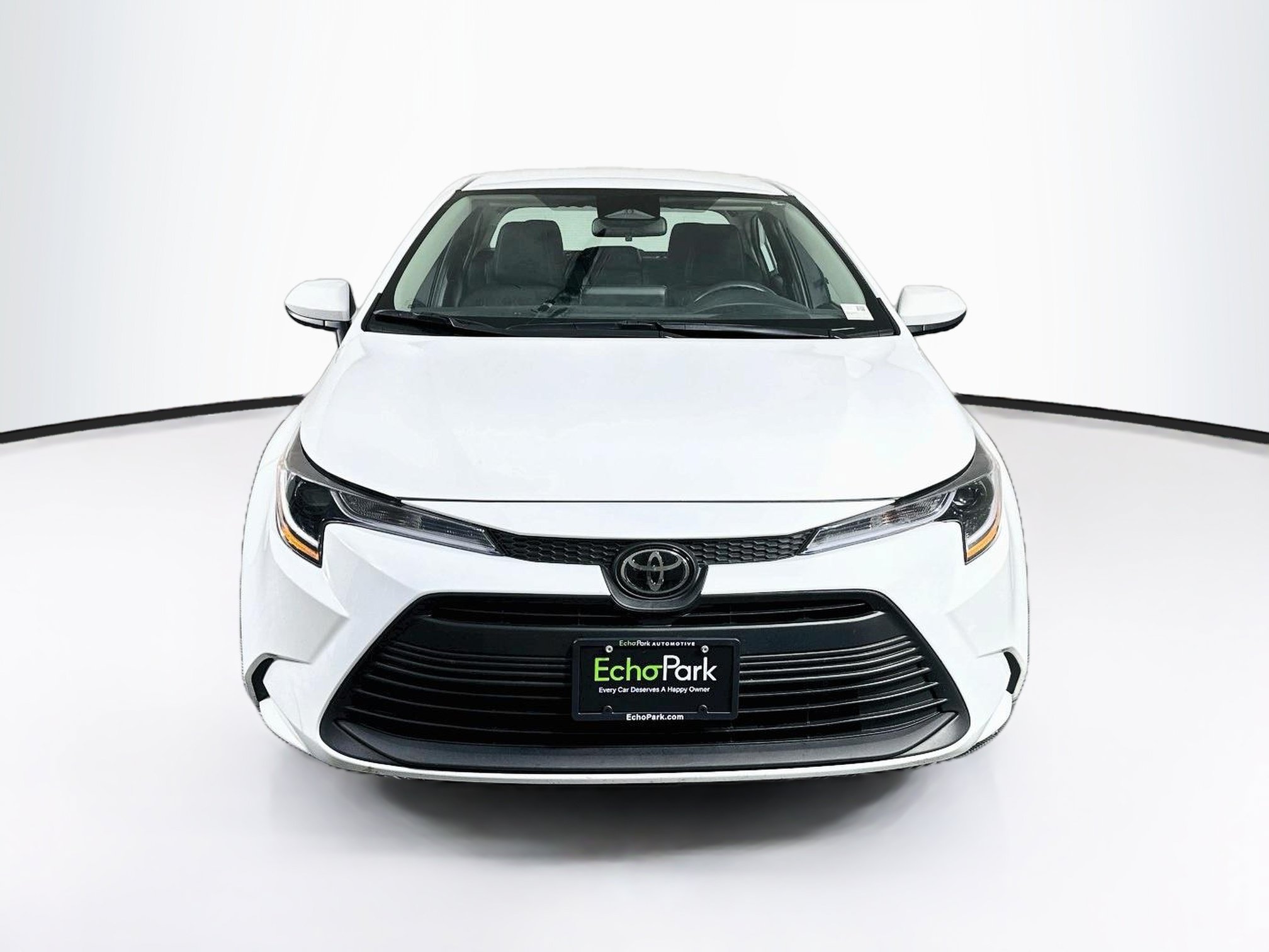 Used 2025 Toyota Corolla LE FWD image 2
