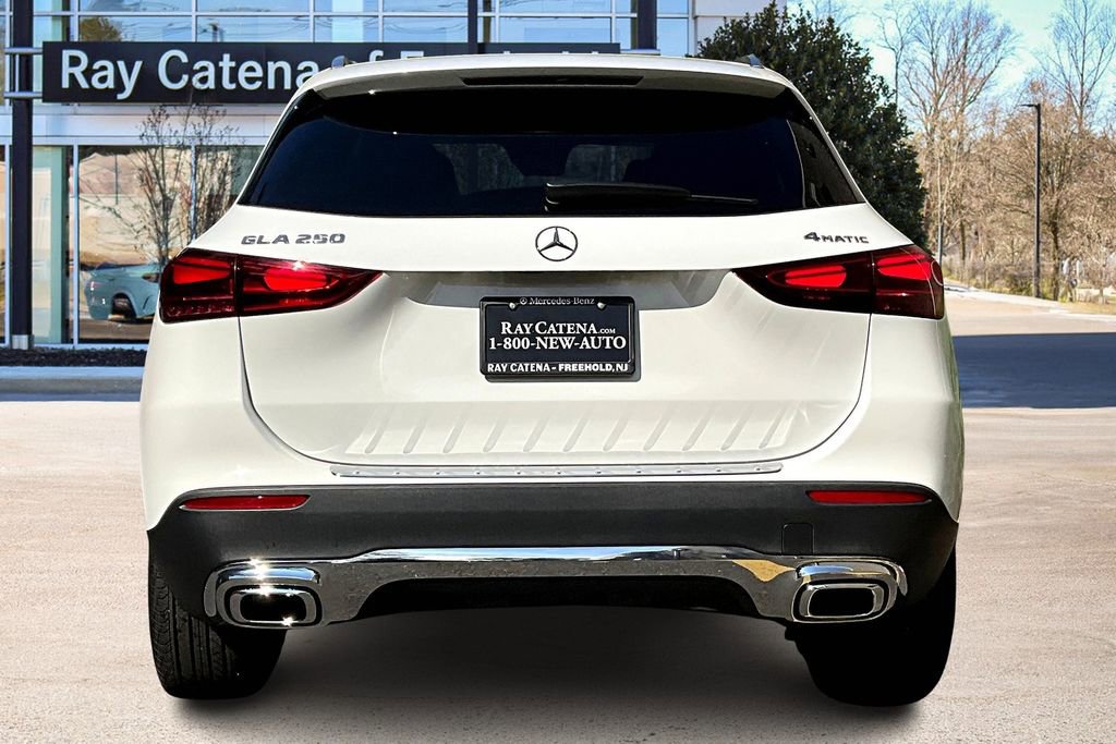 Used 2025 Mercedes-Benz GLA 250 4MATIC image 4