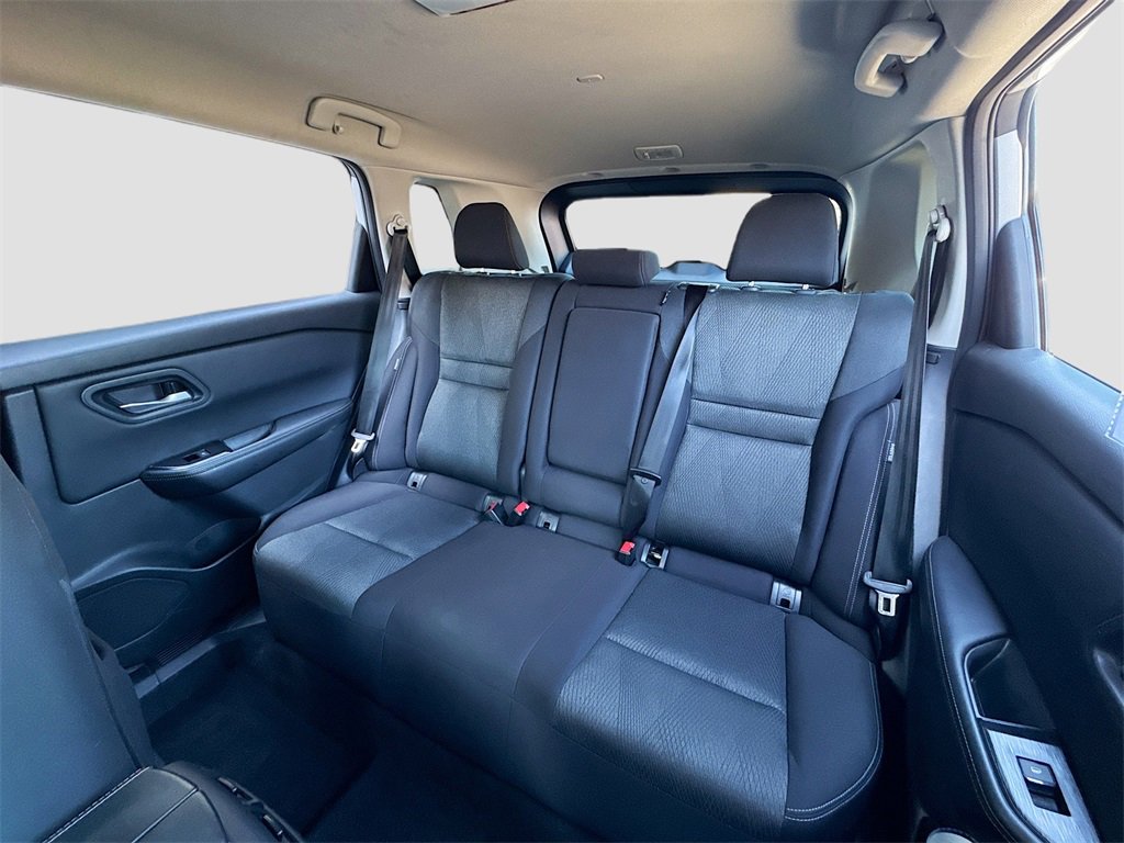 Used 2024 Nissan Rogue SV image 13