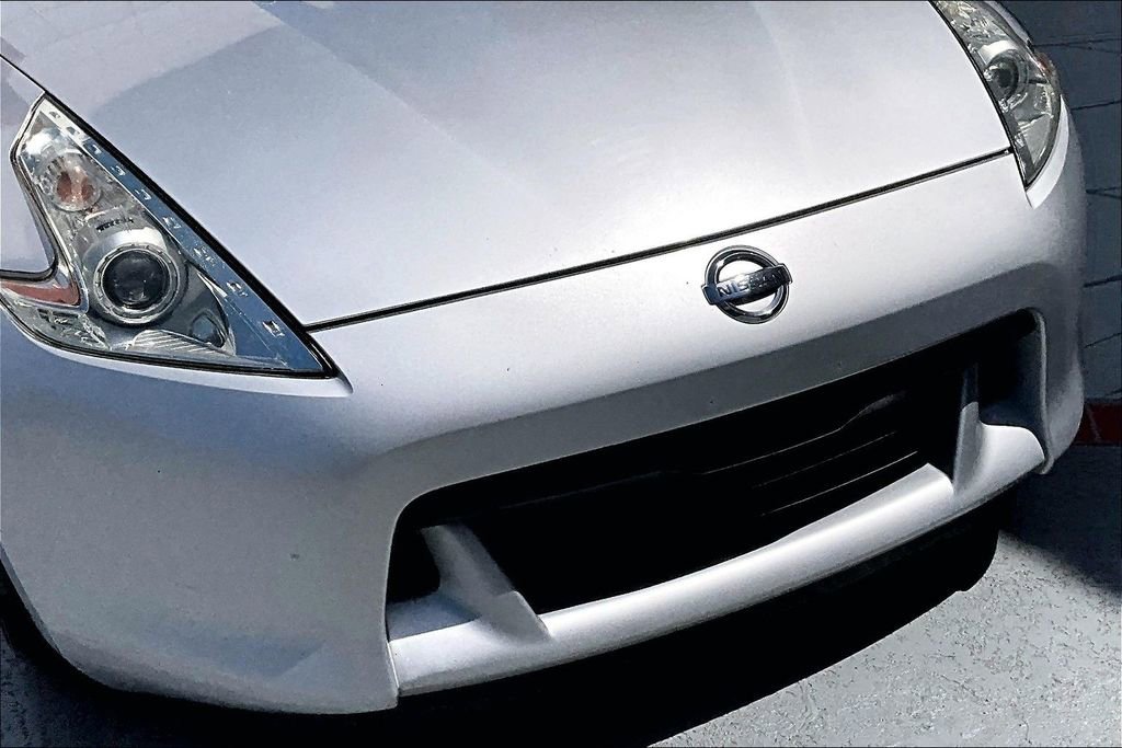 Used 2009 Nissan 370Z Coupe w/ Sport Pkg RWD image 28