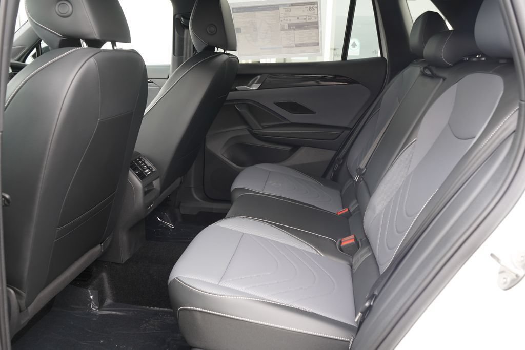 New 2026 Volkswagen Tiguan SE R-Line FWD image 7