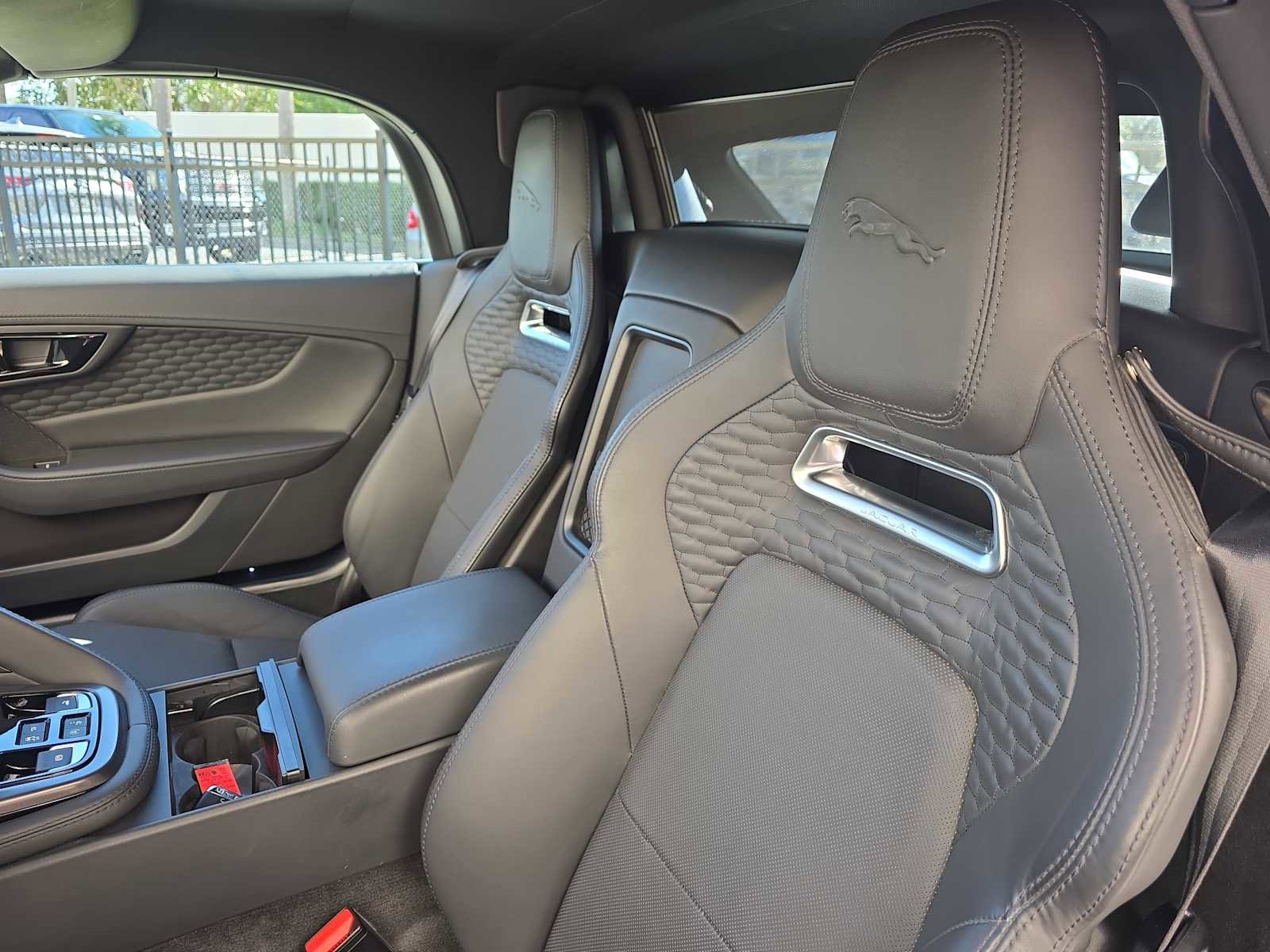 Used 2024 Jaguar F-TYPE R image 9