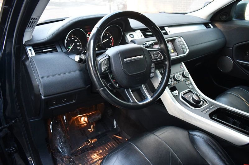 Used 2017 Land Rover Range Rover Evoque SE image 18