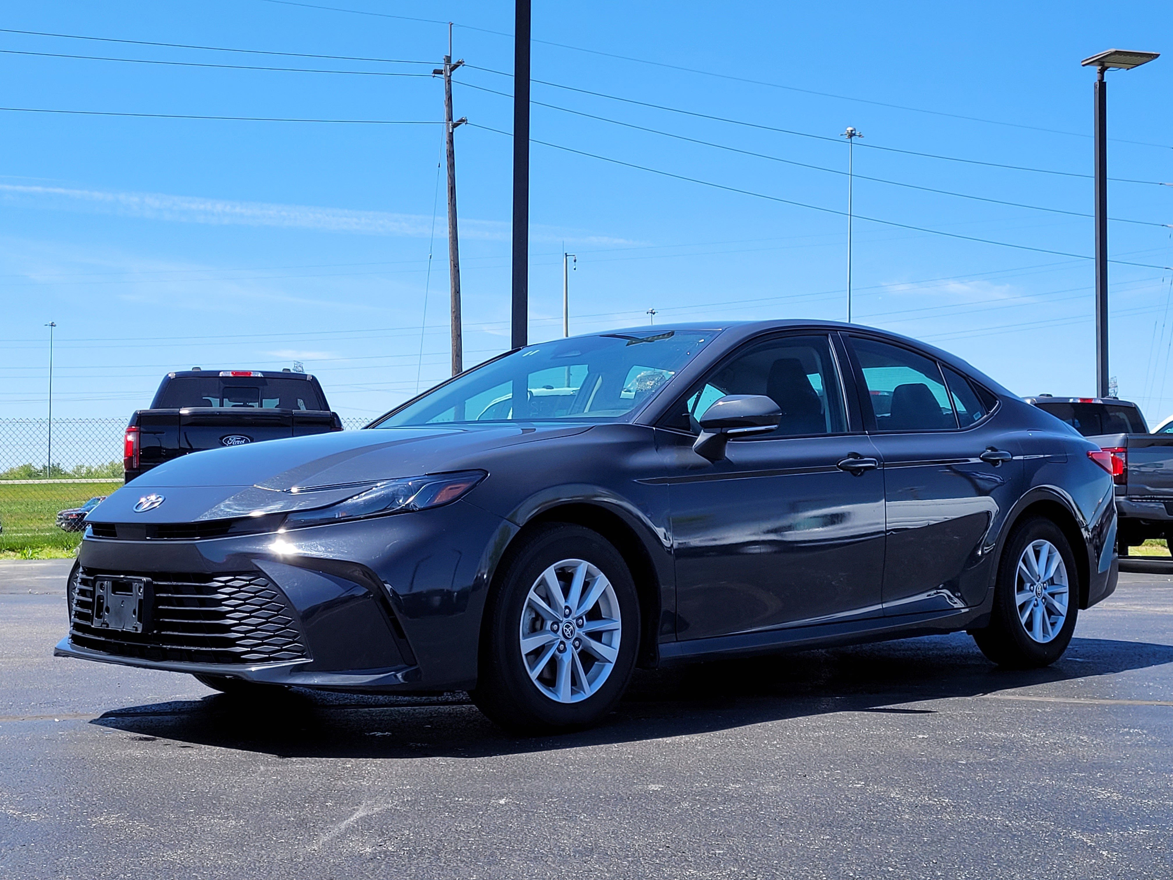 Used 2025 Toyota Camry SE FWD image 8