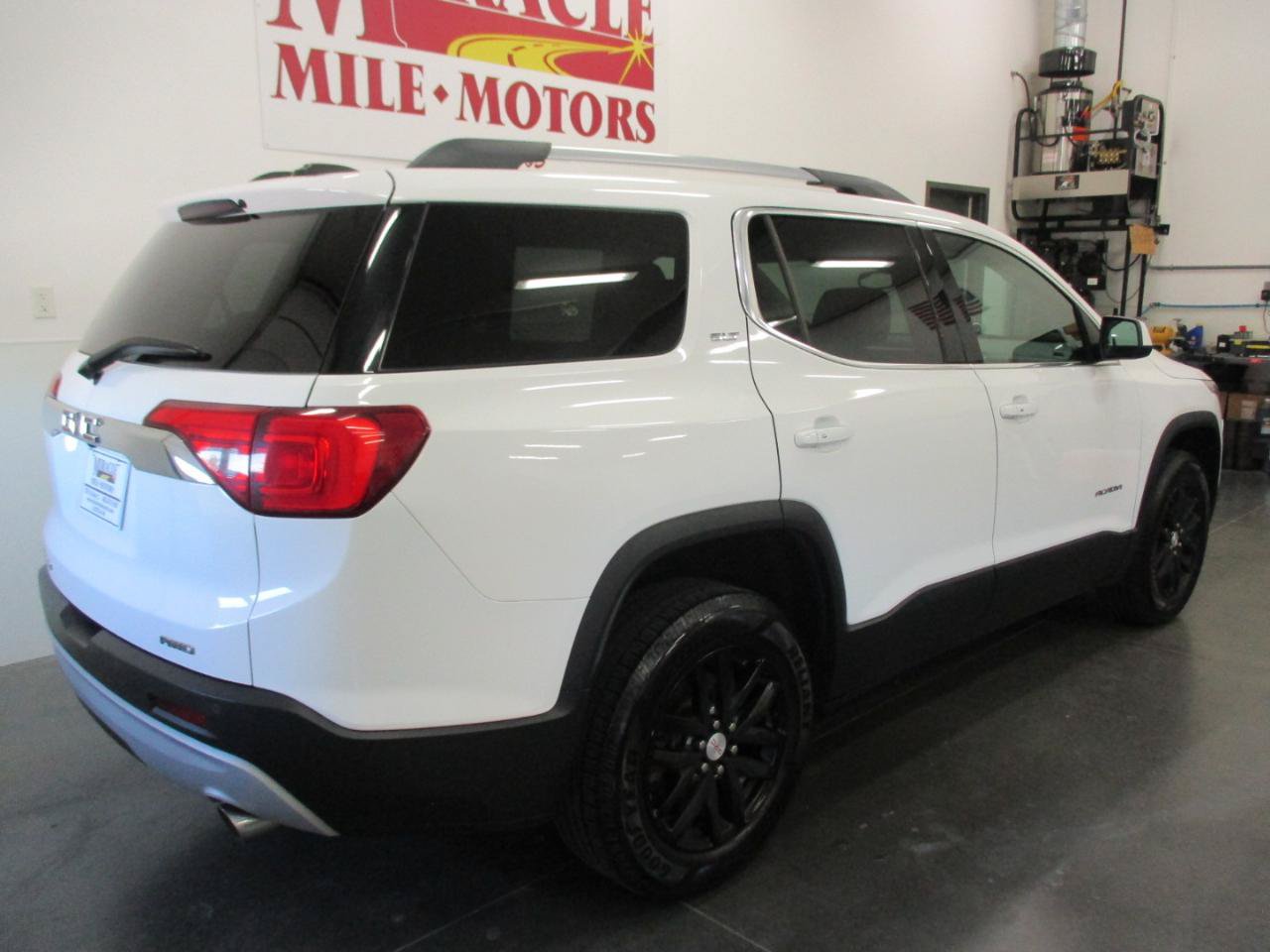Used 2019 GMC Acadia SLT AWD/4WD image 7