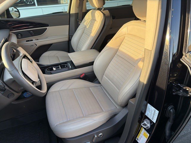 Used 2024 Lincoln Nautilus Reserve w/ Equipment Group 202A image 14