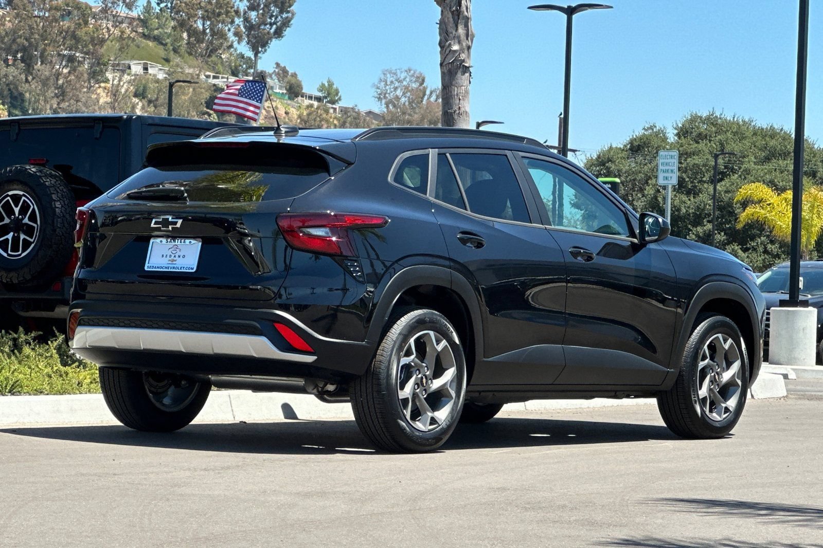 New 2026 Chevrolet Trax LT w/ LT Convenience Package FWD image 4