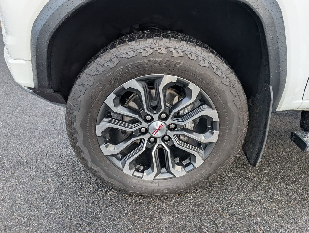 Used 2024 GMC Canyon Denali image 12