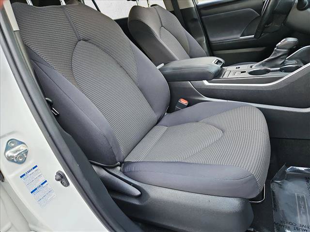 Used 2020 Toyota Highlander LE AWD/4WD image 21