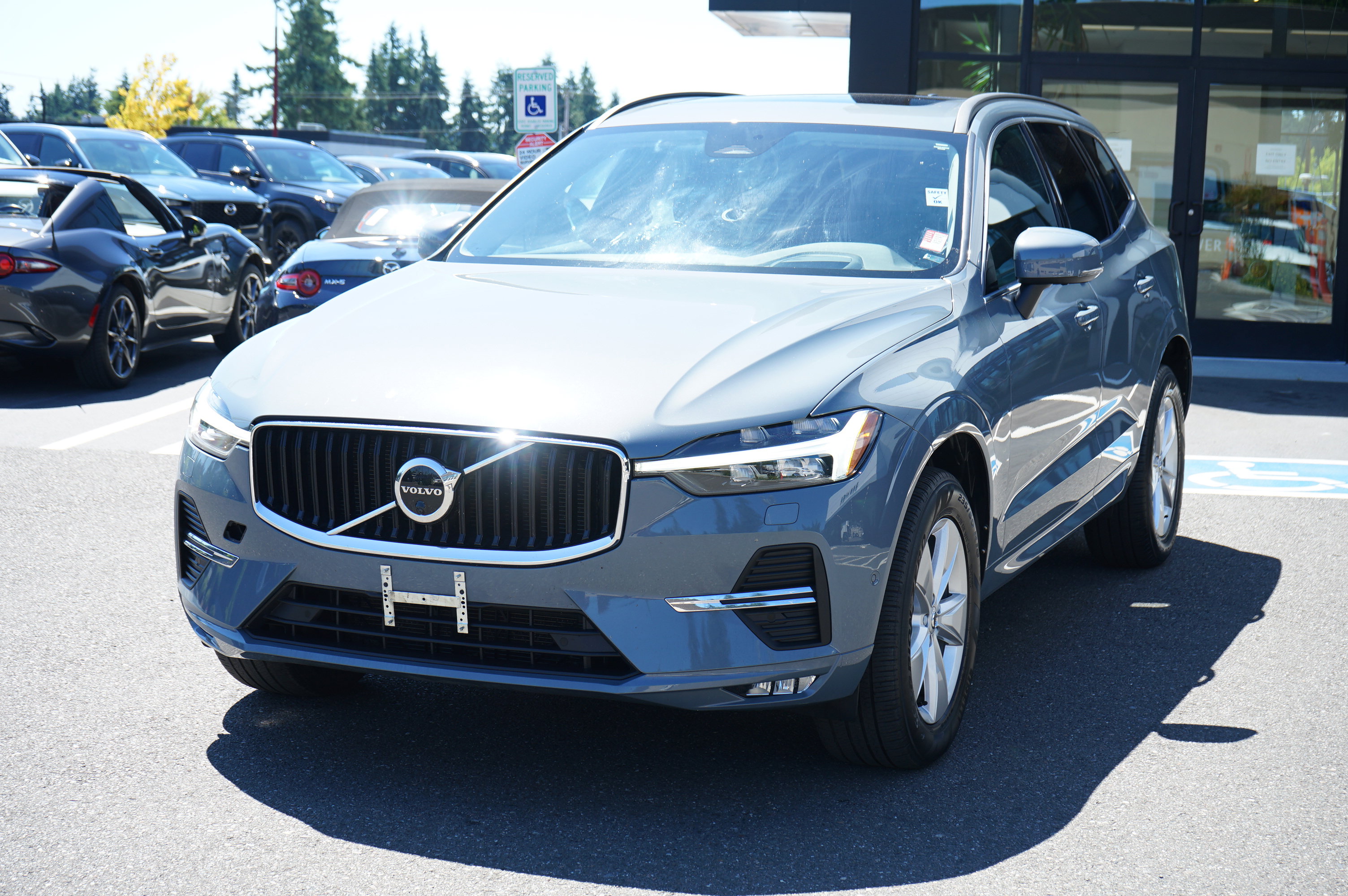 Used 2022 Volvo XC60 B5 Momentum image 10